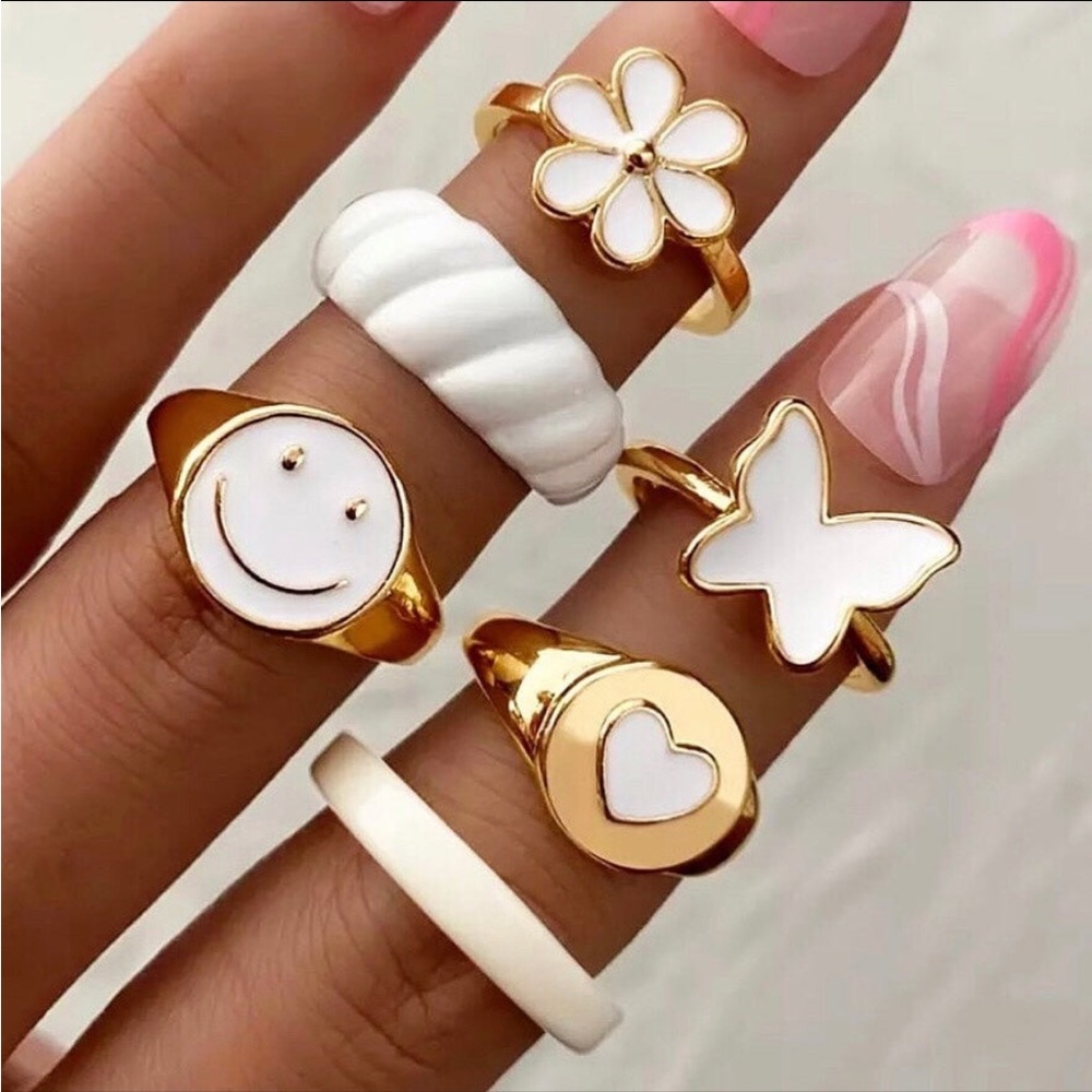 🌟 NEW Trendy Gold Ring Set 🌟